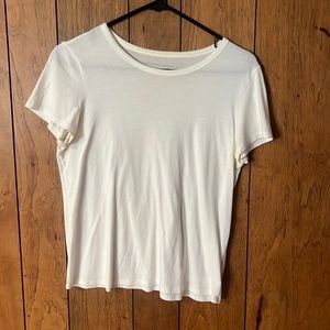 White American Eagle basic tee